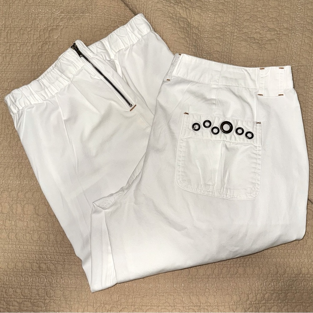 2b Bebe Grommet & Zip Accent White Cargo Capris, Sz 12